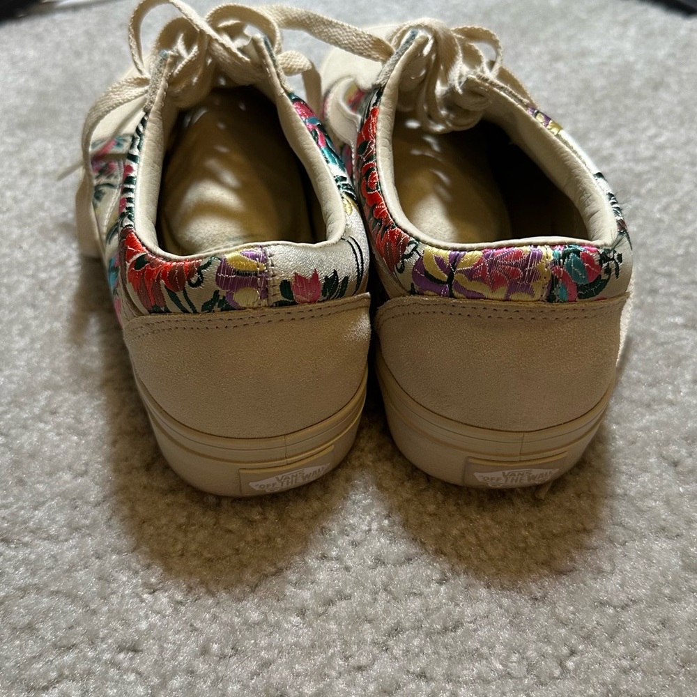 Vans - Picture 4 of 6